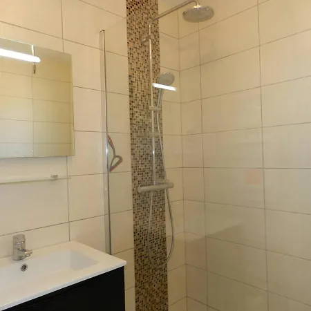 Bormes-les-mimosas, 3 Pieces, 4 Personnes - Fr-1-713-16 Apartment *